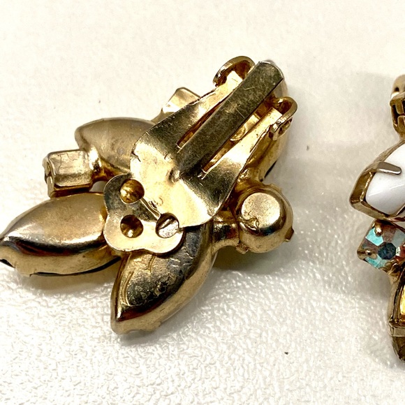 Vintage Earrings Vintage Milk Stone Clip on Retro Style Clip on Earrings - Picture 5 of 5